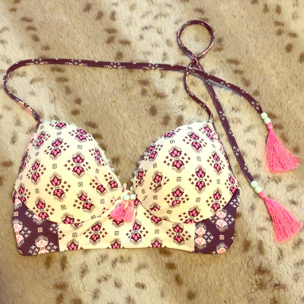 Victoria’s Secret white swimsuit top size 32C